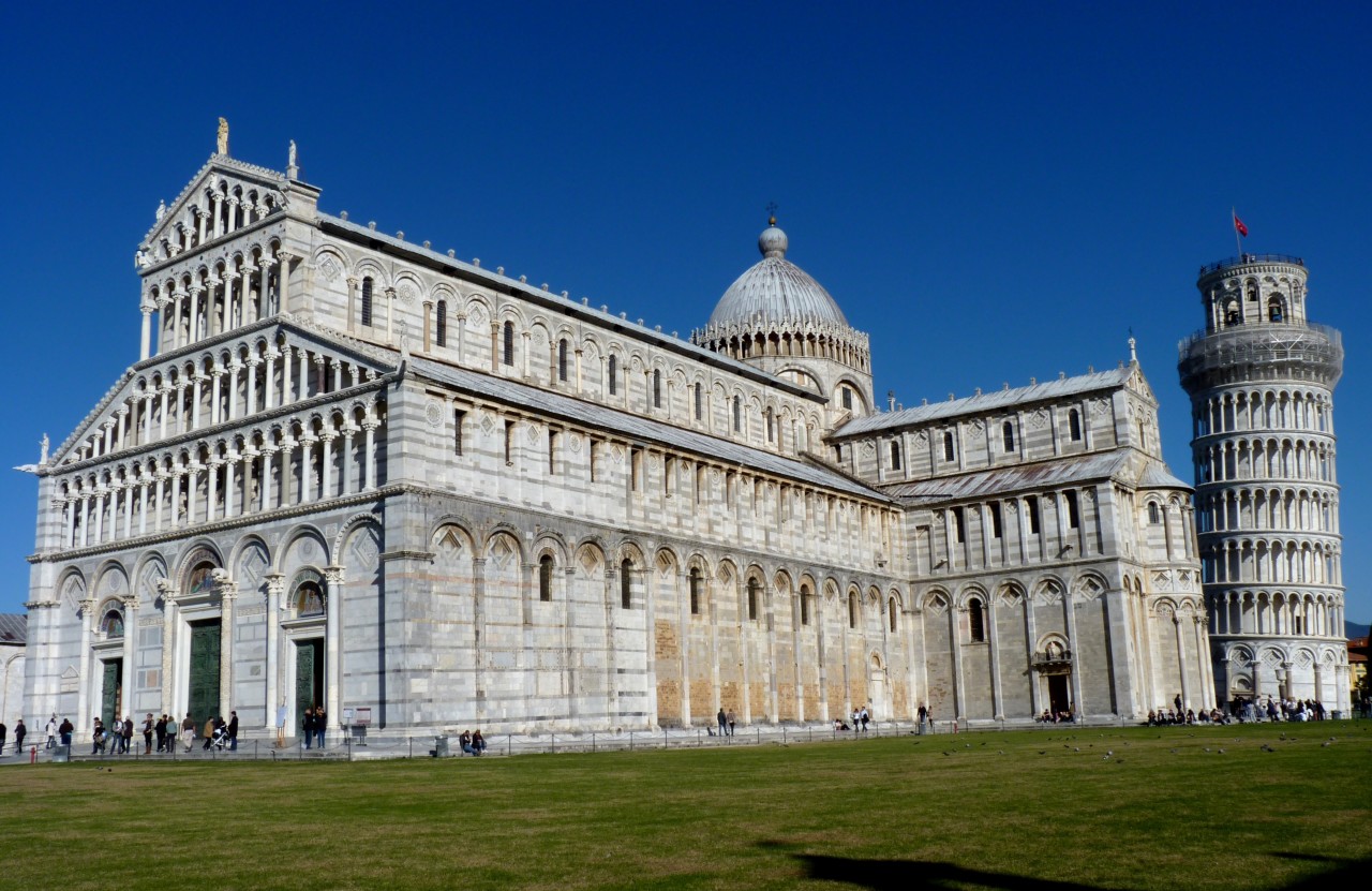 Piazza_dei_Miracoli_-_The_Cathedral_and_the_Leaning_Tower_in_Pisa